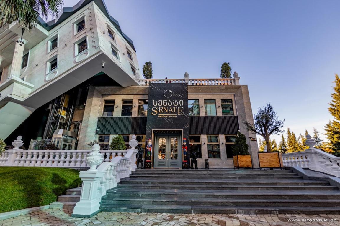 Real Palace Батуми Екстериор снимка